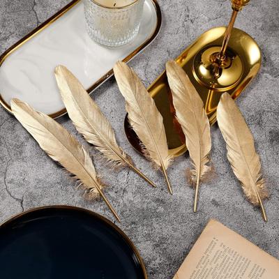 100 Pcs Golden Feather Dipped Soft Colorfast No Odor Safe Dream Catcher Making Material Christmas Easter Clothing Wedding Party Decorations DIY Crafts