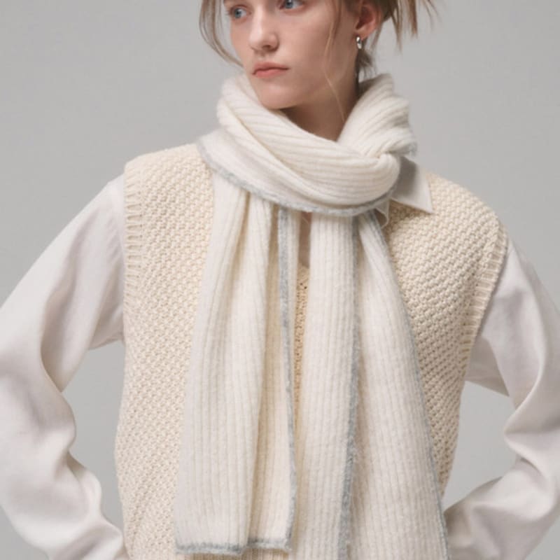 

Saint Luxure Alpaca Boucle Line Muffler Cream