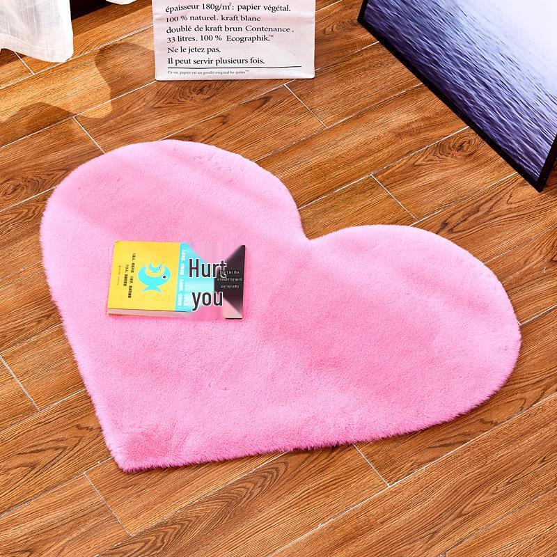 

European Style Faux Rabbit Fur Carpet - Modern, Simple Short Pile Velvet Floor Mat for Home Entrance. 30*40 cm Heart Shape