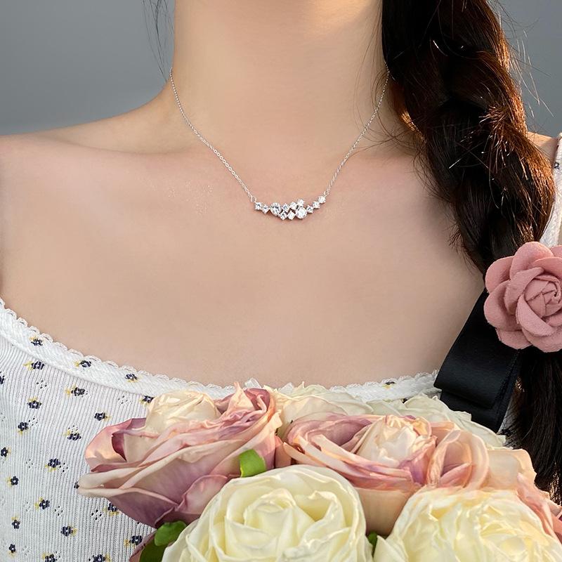 Exquisite Full Diamond Smile Necklace for Women, Light Luxury, High Grade, Fashion Design, Collar Chain