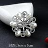 Spilla Corona di Perle e Strass di Cristallo Coreano - Spilla Versatile per Sciarpe da Donna con Spedizione Gratuita