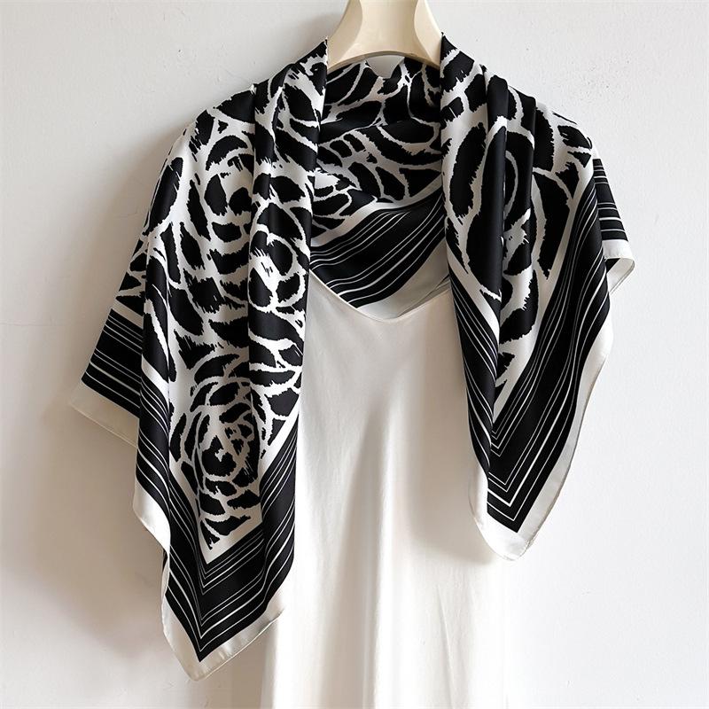 Tisk Šátek na hlavu Květinový Čtvercový Šál Populární 90X90cm Bandana Šátek Luxusní Ochrana proti slunci Hedvábné Šátky Zavinovačky Šála Hidžáb Čelenka do vlasů