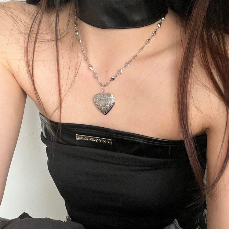 

Винтажный кулон-медальон в форме сердца, ожерелье в корейском стиле: Серебряная и титановая цепочка, аксессуар для ключицы горячей девушки