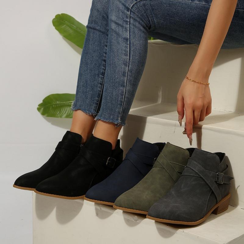 Autumn and winter new large size pointed square heel zipper fashionable and comfortable short boots women 36-43
