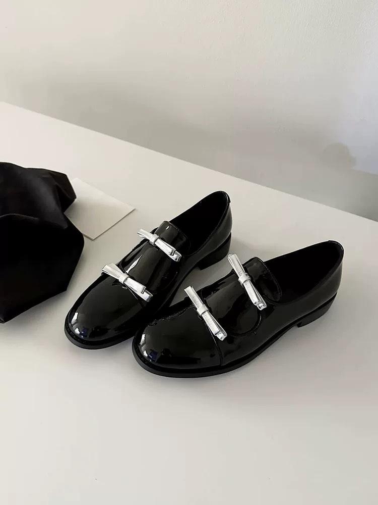

Korean double bow patent leather small leather shoes women s spring and autumn new thick heel round head one pedal loafers commuter shoes 40