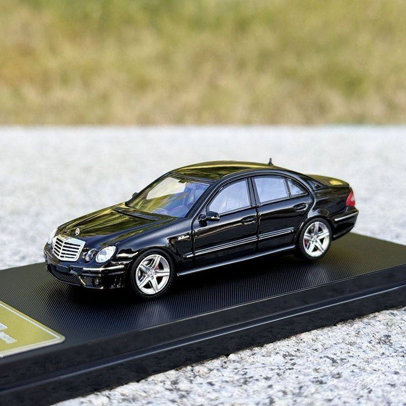 wspy5 Km 1:64 Mercedes-benz E63 W211 Classic Four-eyed Mercedes Alloy Car Model Collection чёрный