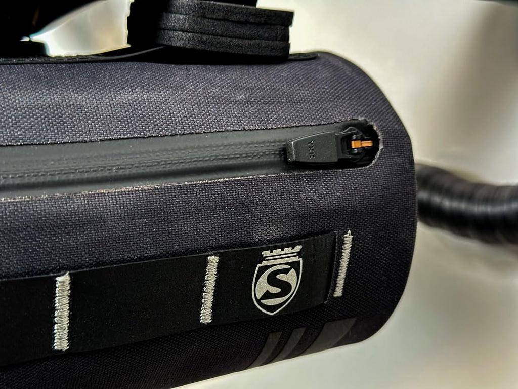 Silica GRINTA Handlebar Bag In Midnight Black