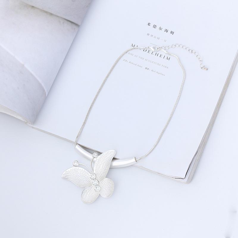 Popular Necklace Butterfly Diamond Fashion Versatile Short Ladies Pendant Short Necklace
