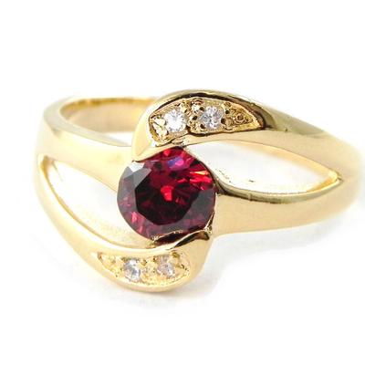Vergoldeter 'Fusion'-Ring mit weißem Granat