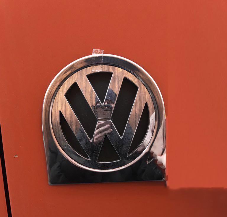 

Обведення заднього логотипу (нерж) для Volkswagen Caddy 2004-2010 рр.