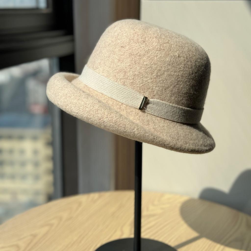 Haut-de-forme en laine pour femmes, rétro français, petit écusson en fer, chapeau de pêcheur, élégant et noble, chapeau de style doré, hiver