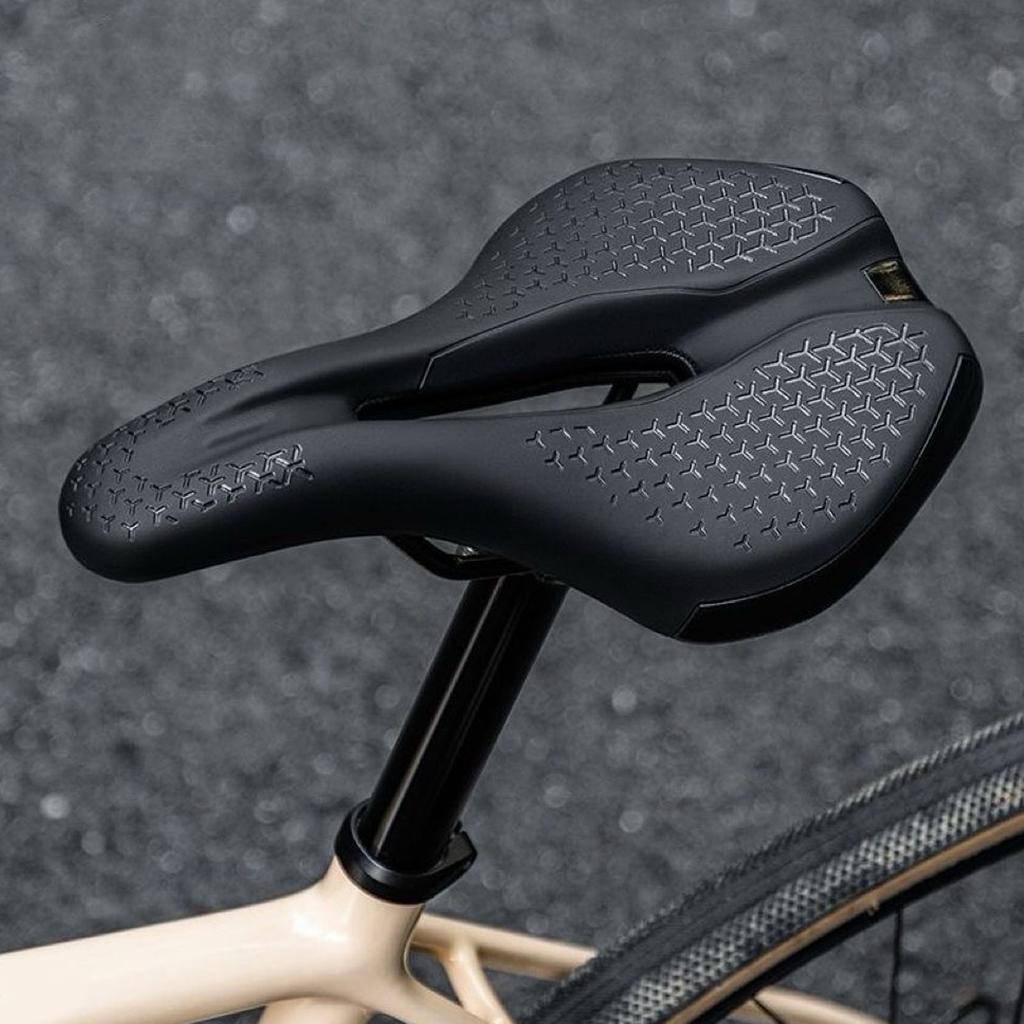 Comfortable PU Leather Bike Seat with High Density Sponge, Shock Absorbing Cord, Non-Slip Saddle Cushion for Mountain Road for Men and Women,    