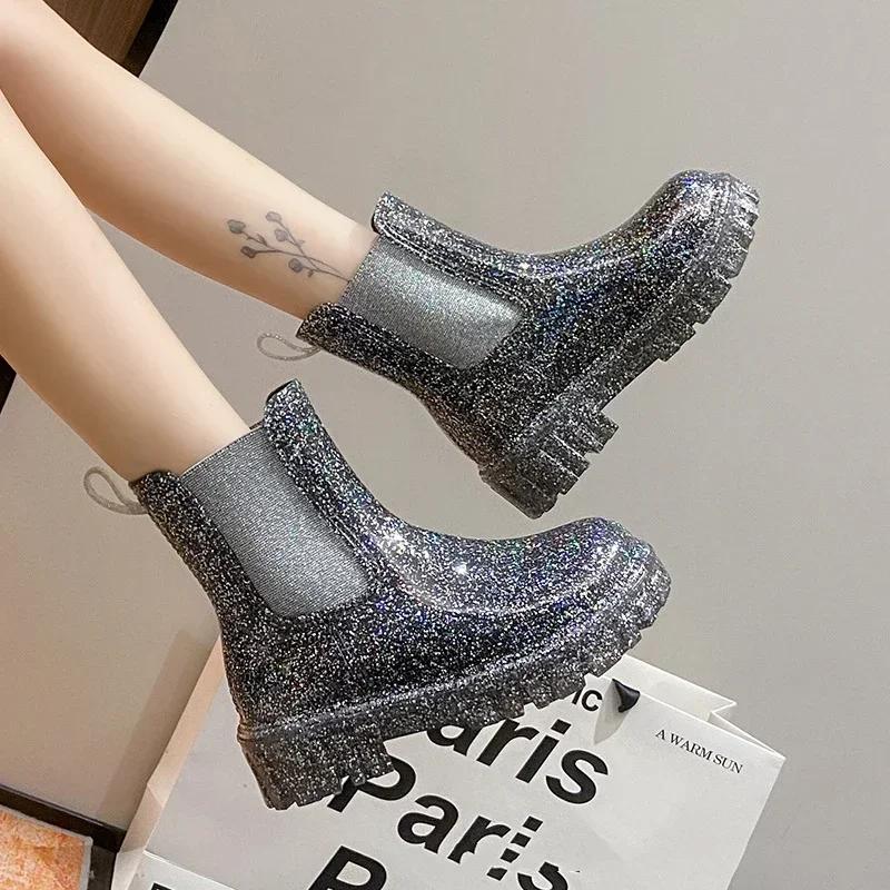 New Women's Short Tube Rain Boots with Fashionable Waterproof and Anti Slip Covers, Outdoor Midsole Thick Bottom Water Shoes