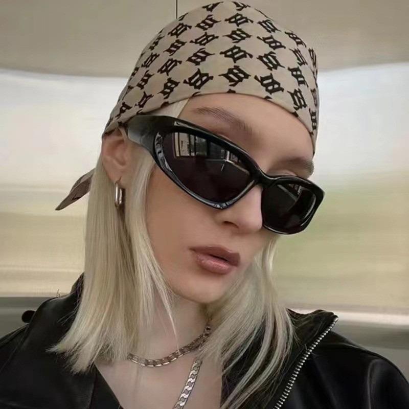 Unisex Y2K Cyberpunk Cool Black Silver Sunglasses for Men Women Stylish Future Science Polarised Lens Cycling Eyewear