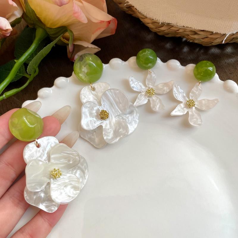 Gardenia Blossoms: Unique Chinese-Style Flower Stud Earrings for Women – Beautiful, Eye-Catching Spring/Summer Seaside Jewelry.
