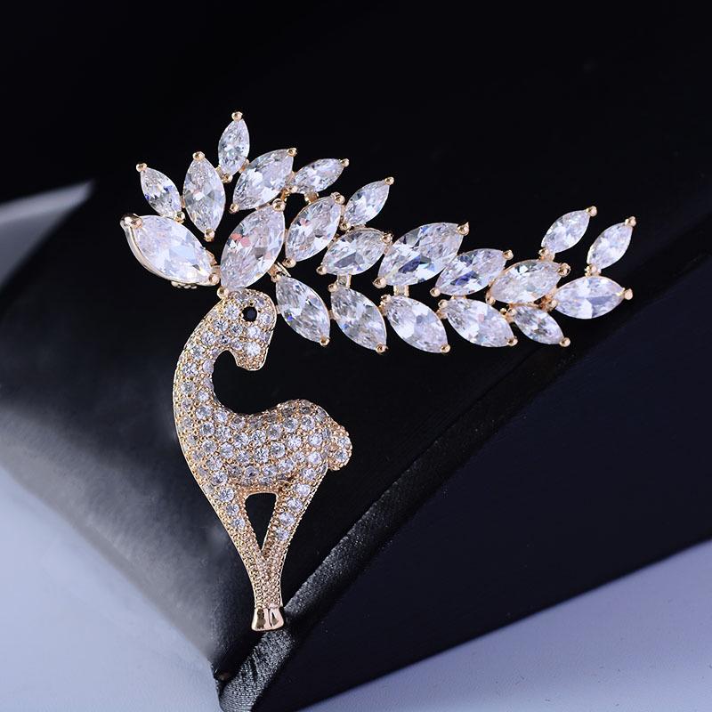 Fashion Rhinestone Deer Shaped Brooch Exquisite Shiny Pin Corsage For Women Girls Clothing Coat Wedding Accessories Gifts