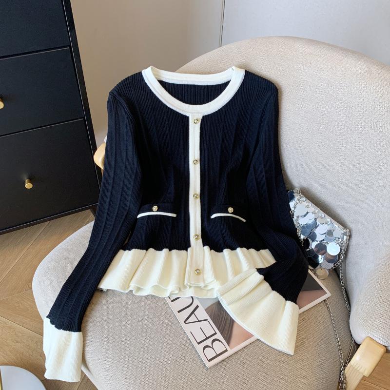 

Fashionable Patchwork Color Block Trumpet Sleeve Knitted Sweater for Women One Size