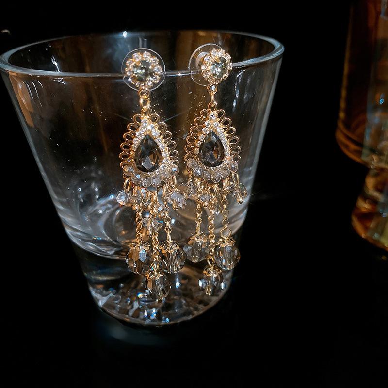 Europäischer und amerikanischer ethnischer Stil, mit Diamanten besetzte Wassertropfen-Quasten-Ohrringe, Steckerohrringe, Damenohrringe, Design-Sinn Nische