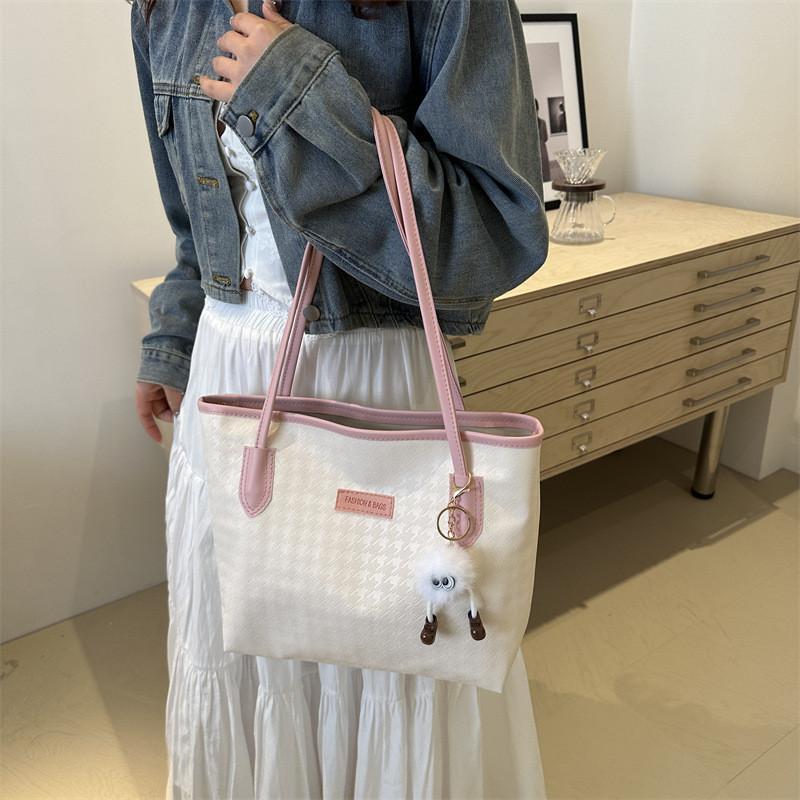 Stylish Street Fashion 2024 New Large Capacity Tote Bag For Women With Zipper Closure And Inner Pocket In Black Pink And Brown