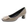 Mocassins para RV Cinza Elefante 2025: Salto Bloco, Fivela Quadrada, Couro Envernizado, Decote Baixo, Sapatos Femininos Versáteis Estilo Francês para Trabalho e Deslocamento.