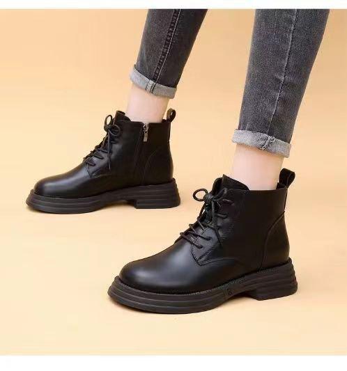New soft leather medium tube Martin boots women's 2025 autumn and winter velvet platform casual short boots British style single boots women