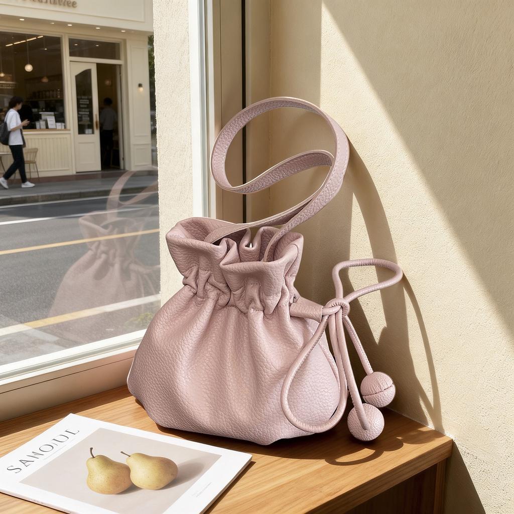 Large-capacity Single-shoulder Crossbody Bucket Bag, Trendy and Simple Design