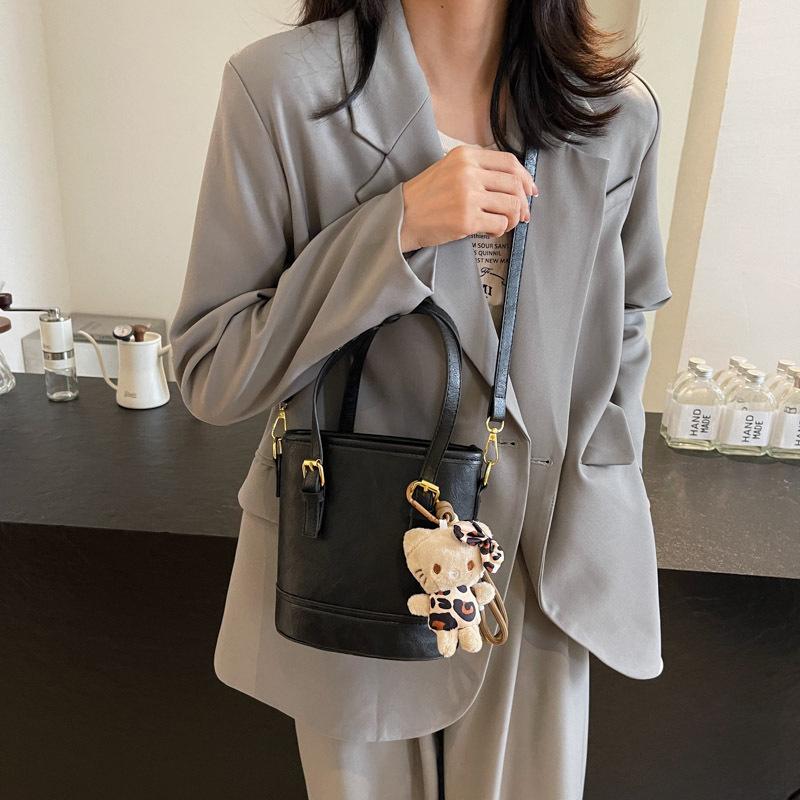 Retro Fashion Bucket Bag Women'S Autumn Tide One Shoulder Oblique Span Bag High Sense Simple Armpit Bag