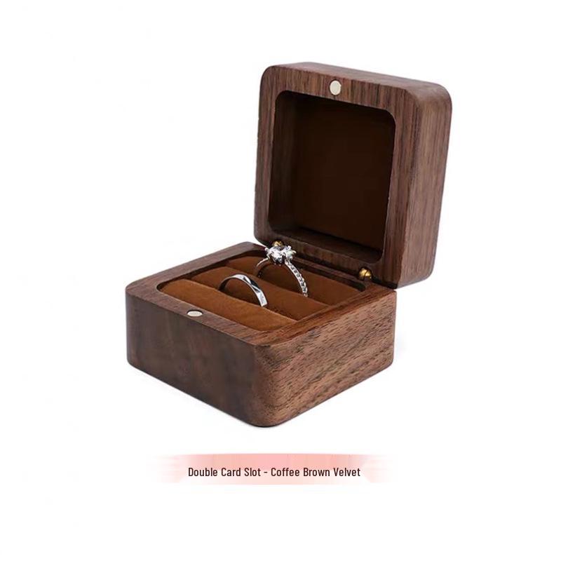 

Квадратна дерев яна шкатулка для прикрас з горіха для каблучок та сережок - Елегантне зберігання для весіль та пропозицій