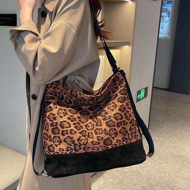 Schoolbag Leopard print backpack Women's large capacity shoulder commuter bag Niche versatile casual messenger student travel tote bag
