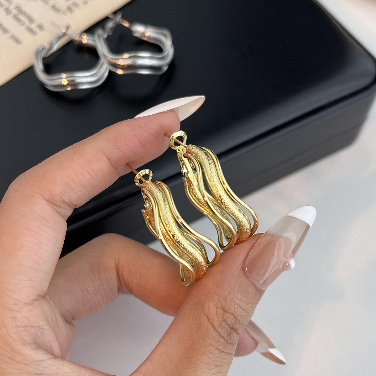 Геометрические асимметричные серьги-гвоздики в стиле Old Money, серьги-кольца с полыми линиями, модные, с высоким чувством стиля