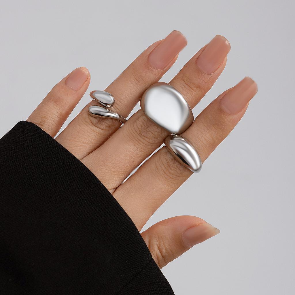 Design Sense Lava Metal Smooth Opening Ring Ring for Women's Niche Texture Geometric Curved Ring
