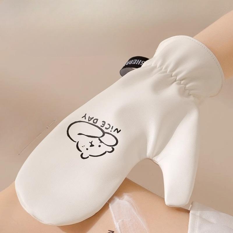 Rukavice na tělové mléko jsou měkké a nepoškozují ruce. Masážní péče Aplikace na obličej Aplikace opalovacího krému Líné rukavice