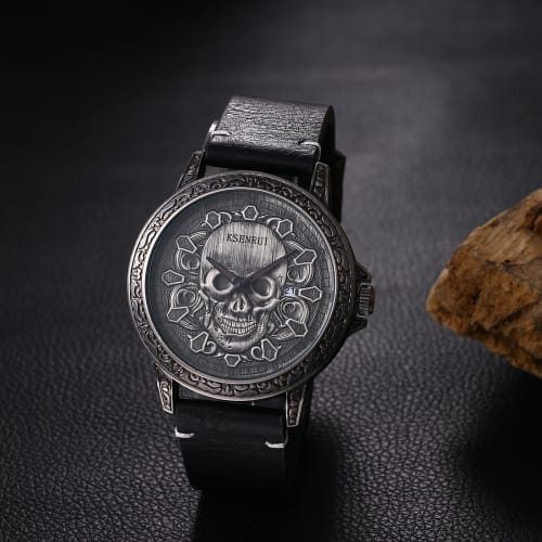 Men's Punk Skull Watch with Genuine Leather Strap: Skeleton Skull Antique Leather Watch with Waterproof Analog Quartz Movement, Gothic Accessory - Per