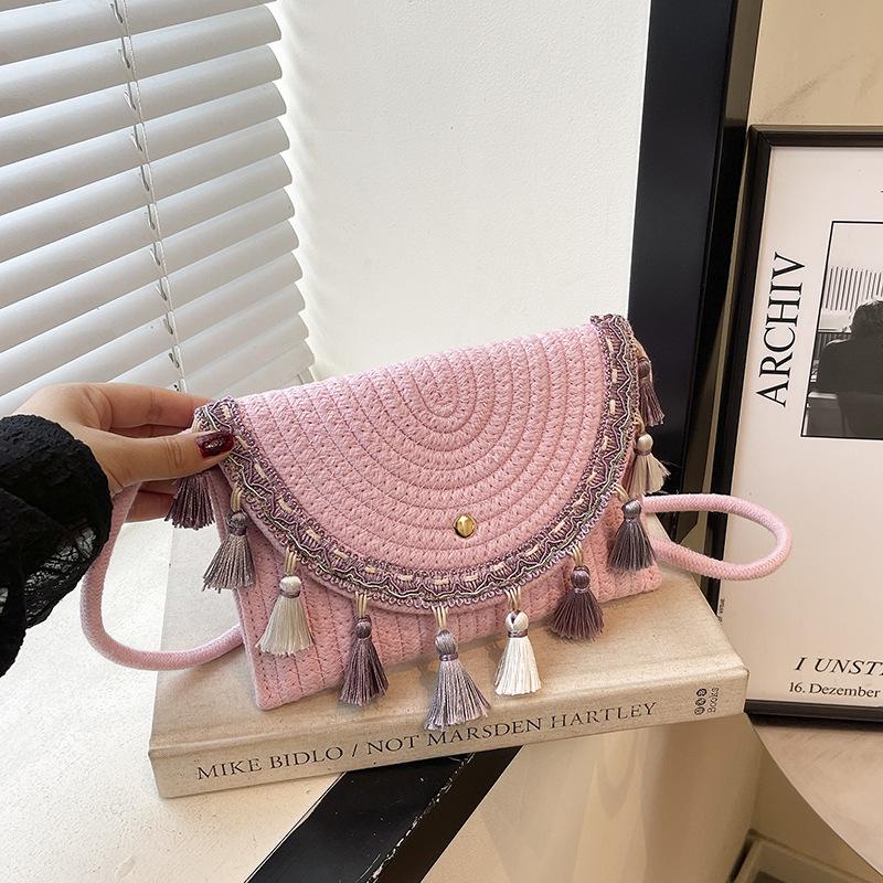 Богемная соломенная плетеная сумка-кроссбоди с кисточками - Женская летняя модная сумка-конверт через плечо 22x3x14 cm розовый