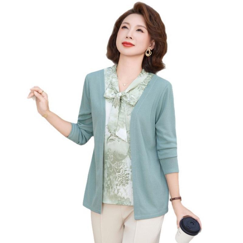 Heiß verkaufte Herbsthemden und Blusen, Damenhemden mittleren und älteren Alters, kleine Hemden mit grundlegender Weiblichkeit, zweiteiliges Fake-Design für Mütter.