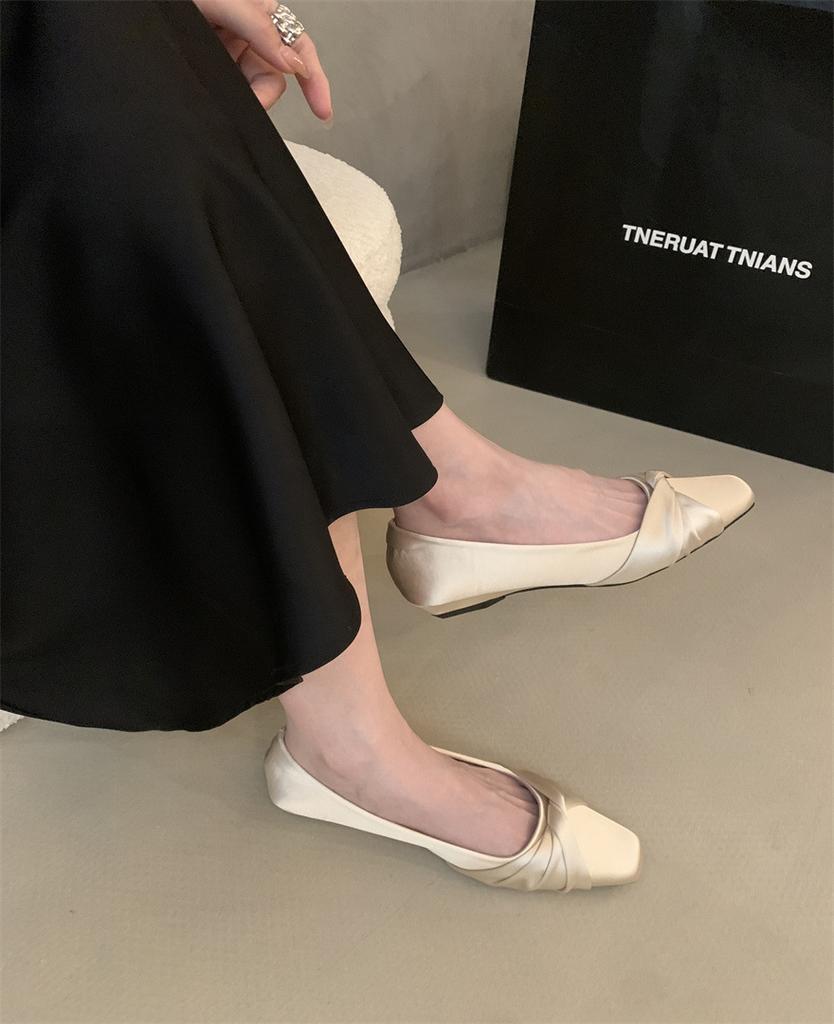 Stylish and beautiful, not tired, shallow mouth flat-soled single shoes, women's skirt, commuter work shoes