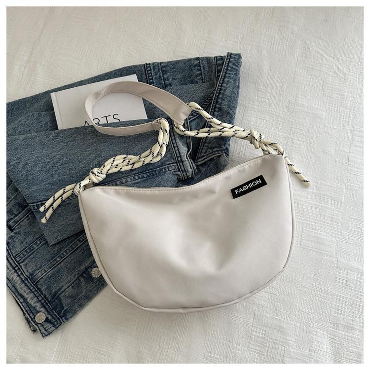 Neue geflochtener Riemen Trendige virale Umhängetasche Mode Schulter Knödeltasche