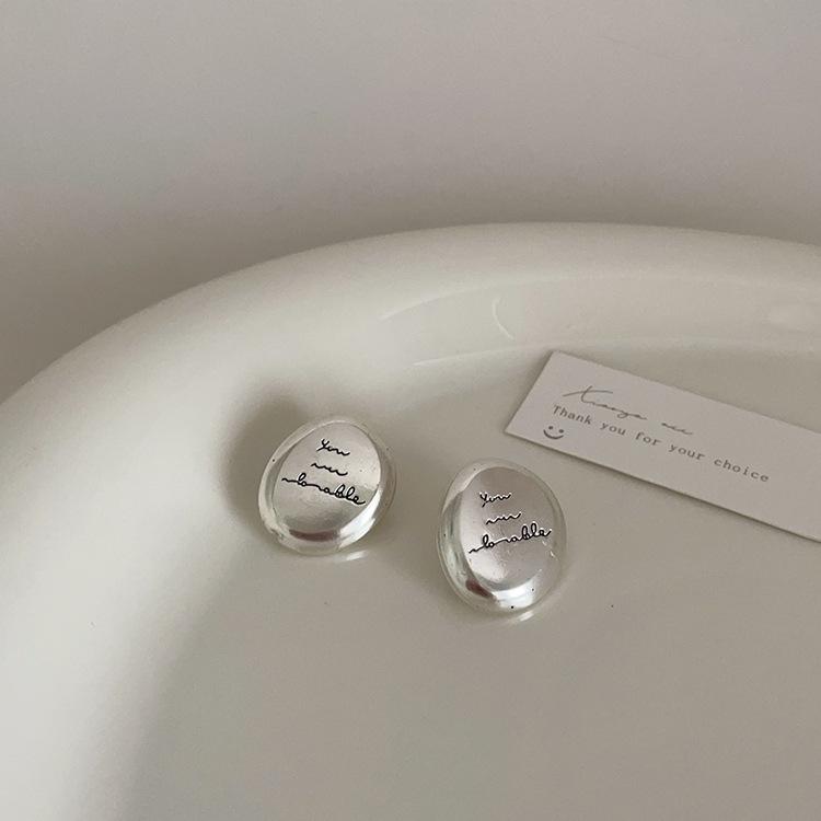 

Irregular Metal Stud Earrings - Retro, Versatile, Unique Design