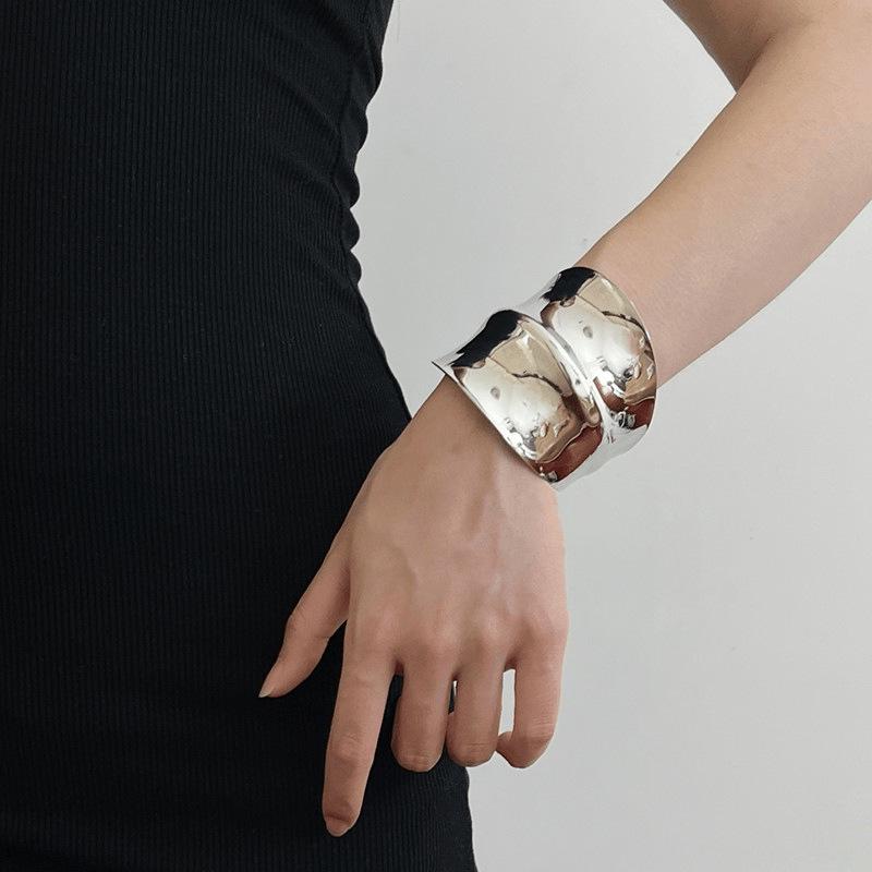 

Женский гладкий браслет с широким раскрытием: Европейский и американский хип-хоп стиль с персонализированным дизайном