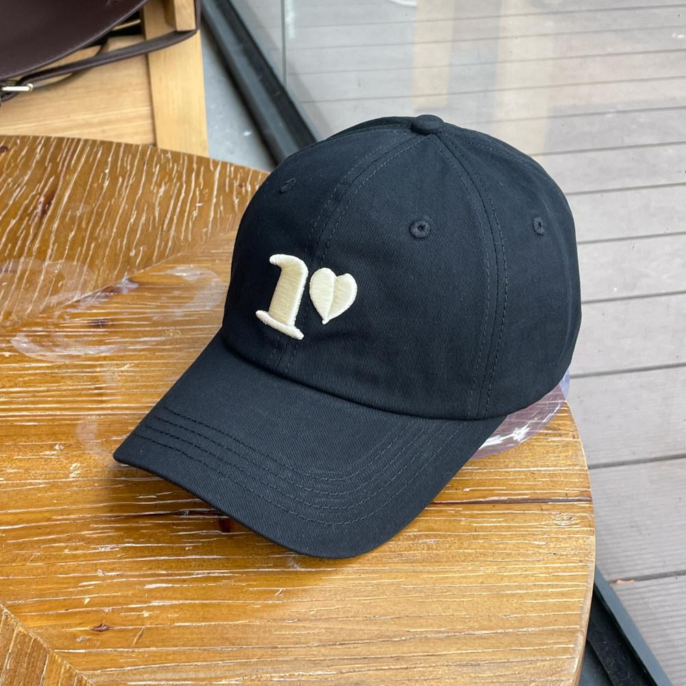 Three-dimensional Love Embroidery Contrasting Color Baseball Caps for Men and Women, Spring and Summer Wide-brimmed Peaked Caps, Face-showing Small Su