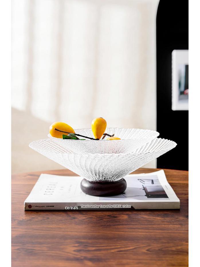 Luxury Glass Fruit Bowl for Coffee Table: High-End Reception Tray for Snacks, Nuts, and Dried Fruits.