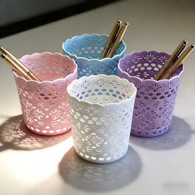 4‑Color Option Single Heart‑Shaped Hollow Lace Plastic Pencil Holder, Cute Desktop Stationery Storage Cup for Office & Study