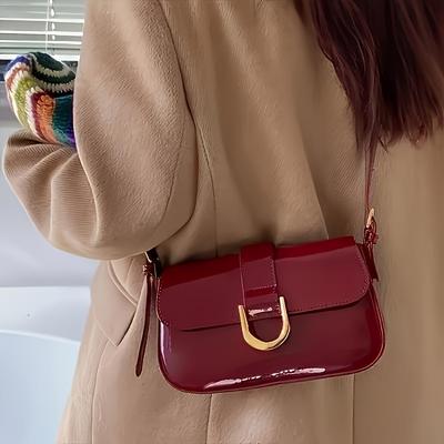 1 Elegancka czerwona torebka crossbody - prostokątna portmonetka w stylu vintage z odpinanym paskiem, lekka, szczegółowa, wyściełana poliestrem, z zapięciem na zatrzask