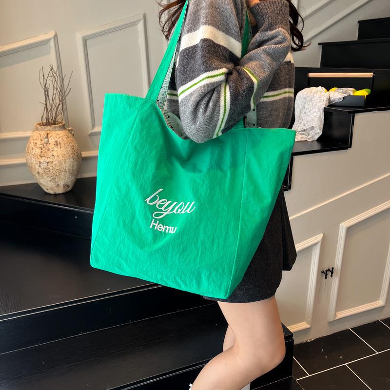 Tote Women's Bag 2025 Summer New Fashionable Simple One-shoulder Niche Design Solid Color Polka Dot Large Capacity Underarm Bag