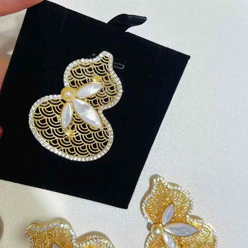 Retro Chinese Hollow Gourd Brooch: Gold-Plated Shell, Zircon, Pearl Pin, DIY Accessory