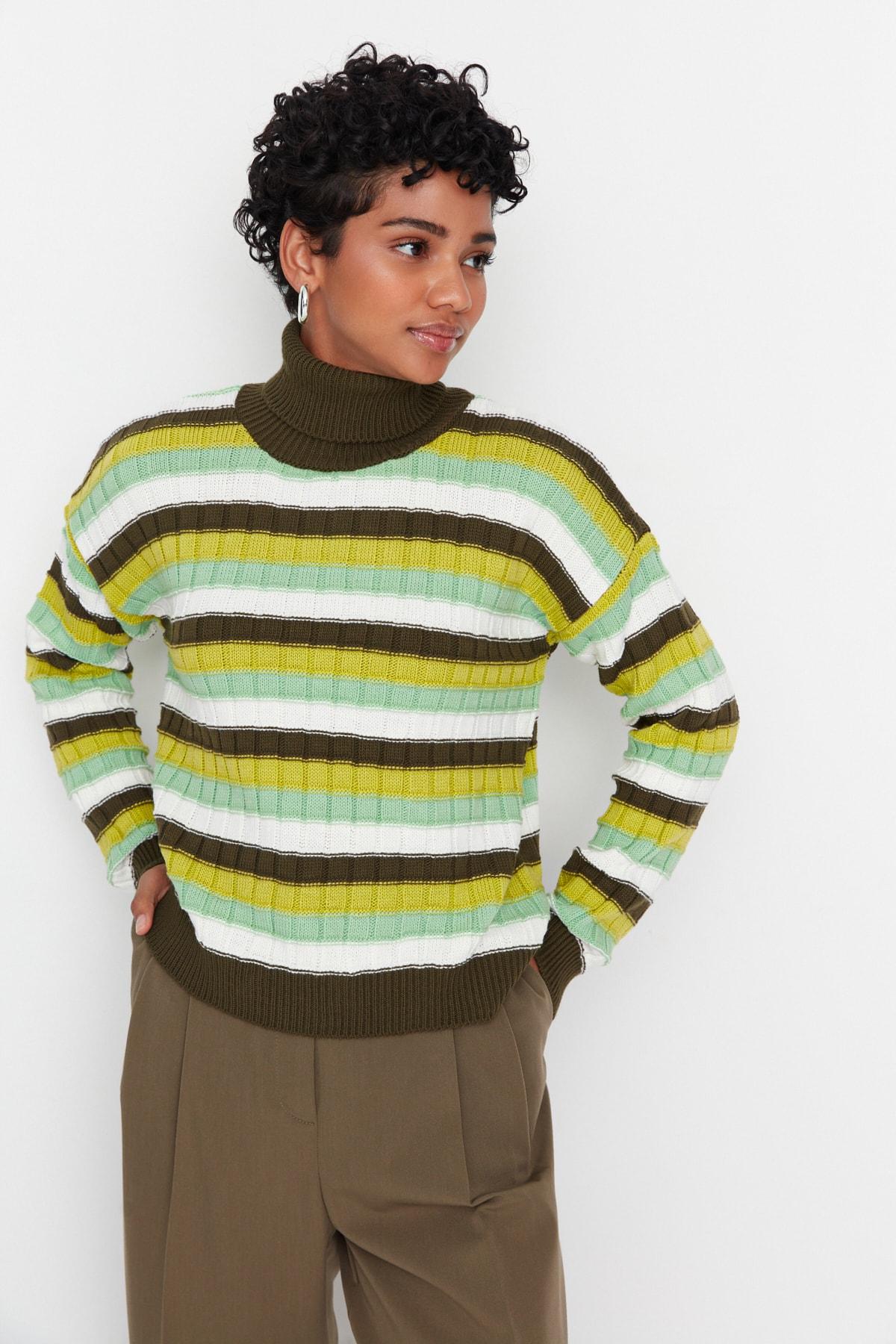 

Свитер - Зеленый - Классический крой