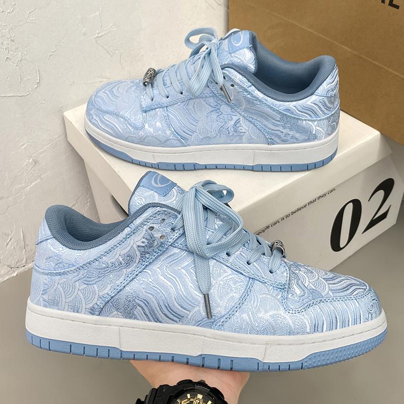 

Трендовая мужская обувь Модная обувь для подиума Розовая повседневная спортивная обувь для мужчин Вышитая персонализированная молодежная обувь для скейтборда 43