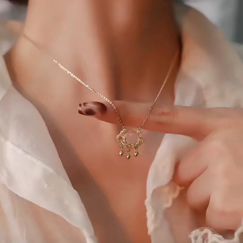 New Auspicious Cloud Lock Necklace, Safe and Auspicious, High-end Niche Chinese Design, Chalcedony White Women's Collarbone Chain