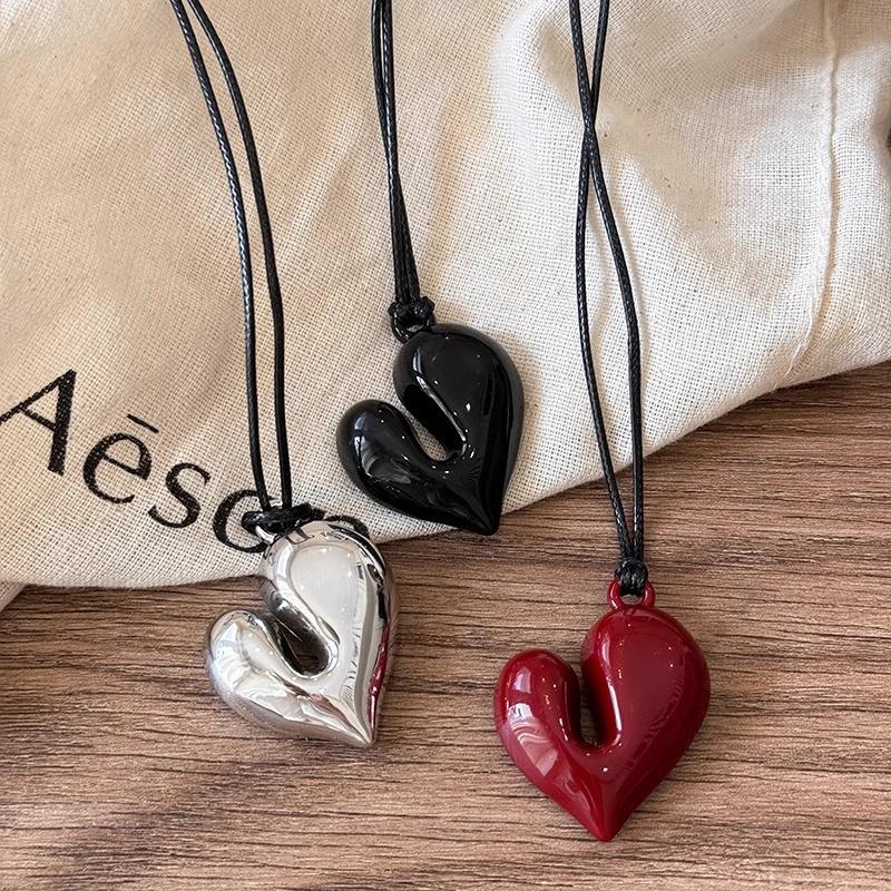 Geometric Irregular Heart-shaped Necklace for Women, Leather Rope Sweater Chain, Coat Chain for The Cold Winter Style, Minimalist Style Hoodie Chain