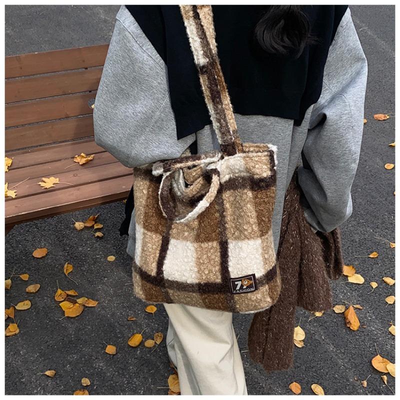 Lamb Wool Plush Bag Women's Large-capacity New Autumn and Winter Versatile Single Shoulder Portable Commuter Tote Bag